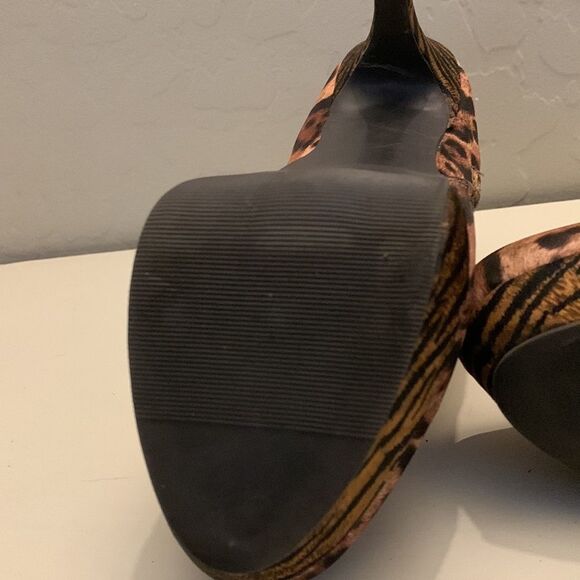 Material girl leopard print platform booties w/5 “ heel and 1 1/4” platform - Picture 7 of 12